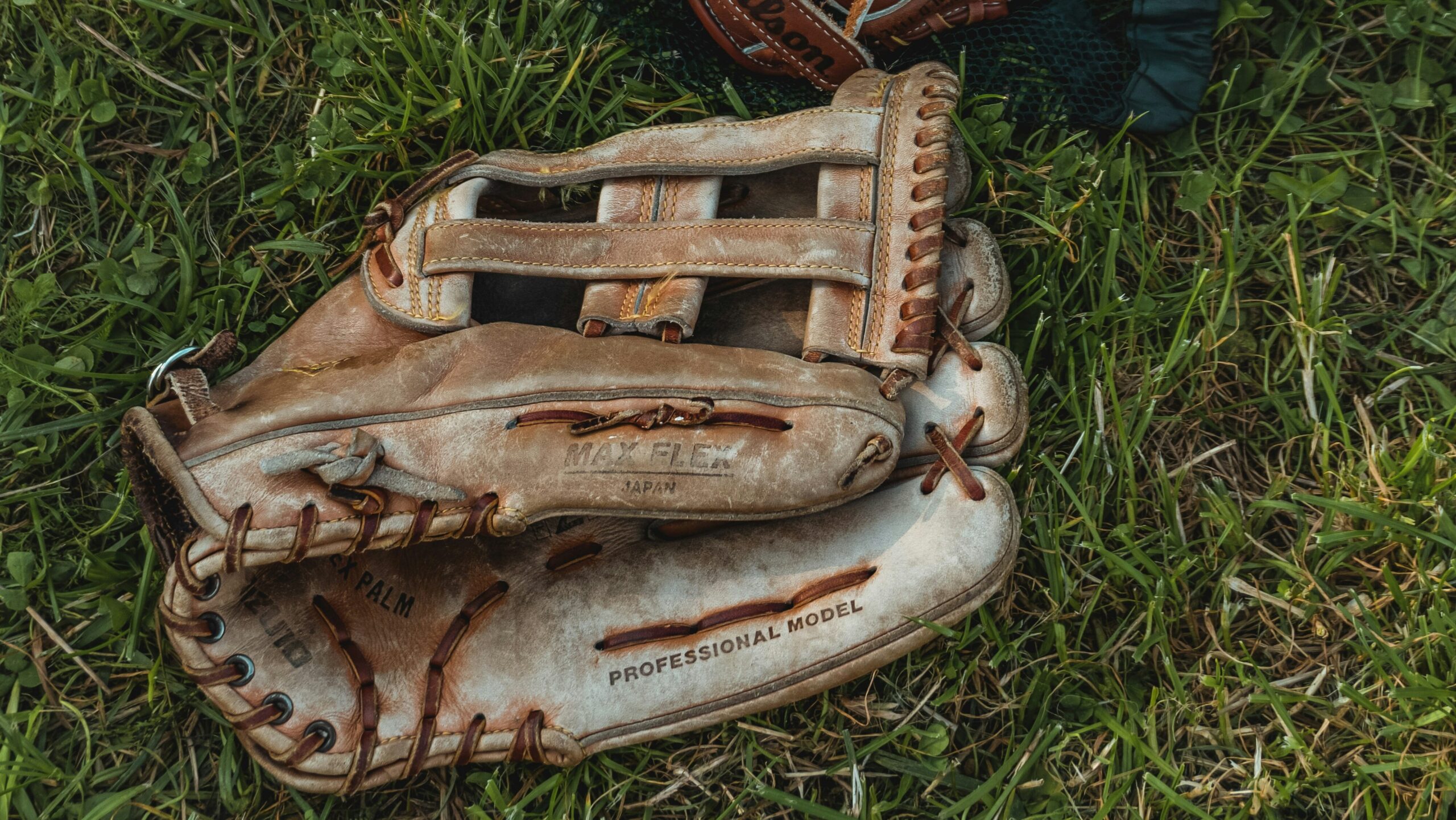 How to break in a baseball glove max flex japan glove on grass